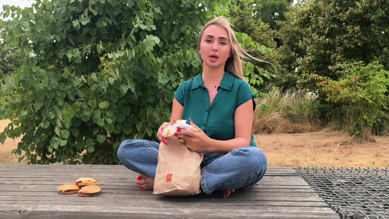 Goddess Lena: Écrasement de Hamburgers