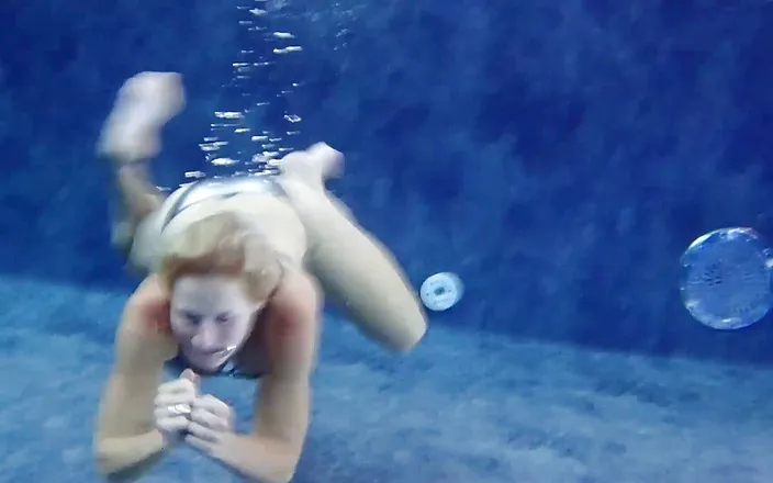Dirty Doctors Clips - Solo Mature Playtime: In the Pool