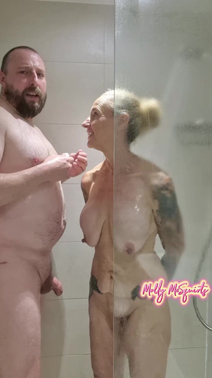 Molly McSquirts: Mandi dan kencing dengan seorang Londoner