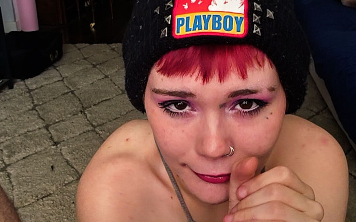 Vibra King Video: Alt Teen Blow Job