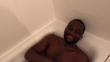 Sjojo Levana: In the bathtubs