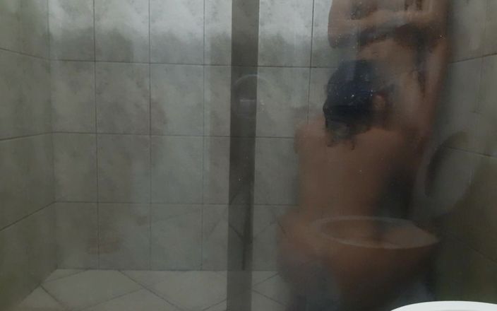 Crazy desire: Część 1: Seks w łazience z parą - Duży tyłek i Wielki Kutas