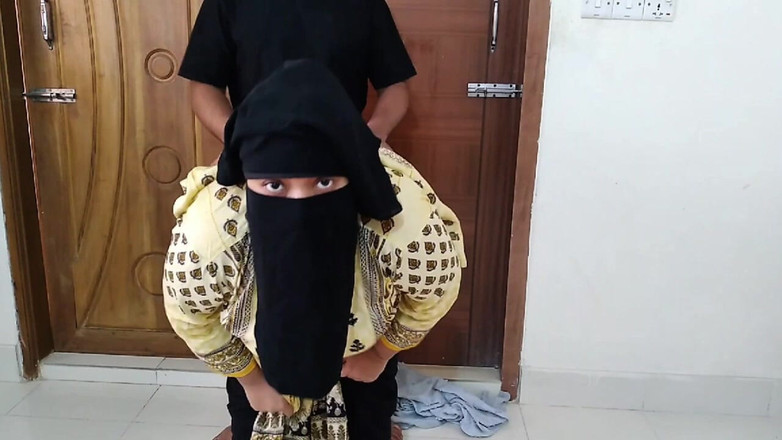 Aria Mia: 她的继子和大屁股deepali阿姨的丑闻