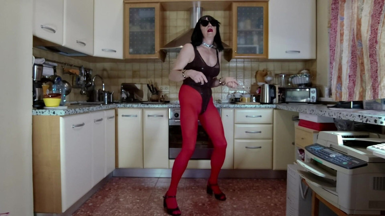 Sissy Cummy Lingerie: Krótki zaimprowizowany fitness erotyczny autorstwa Michelle Hernandez