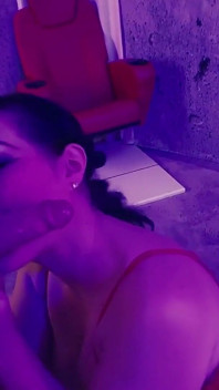 Elina scopava in modo anonimo e completamente complessivo