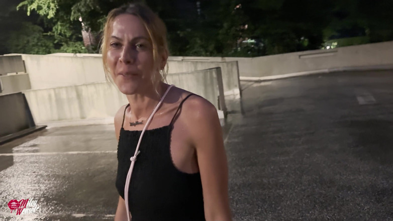 Miley Weasel: Bionda troia trainata al festival folk e scopata sotto la...