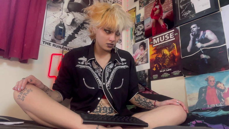 Glitterqueen1999: Asistenta îl rezcuță pe pacient