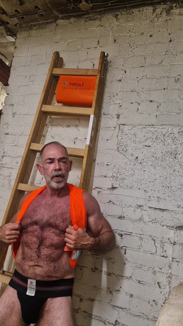 JackvanDean: Very Hairy Builder