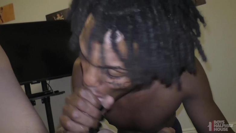 Boys half-way house: Tatuerad rak tonåring hals knullad &amp;sväljer belastning
