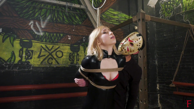 RF studio production: Bondage seans med undergiven Olivia i kattdräkt