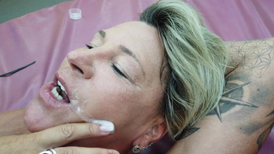 Lovekino: Jenny Hardt gör orgie med bisexuell man