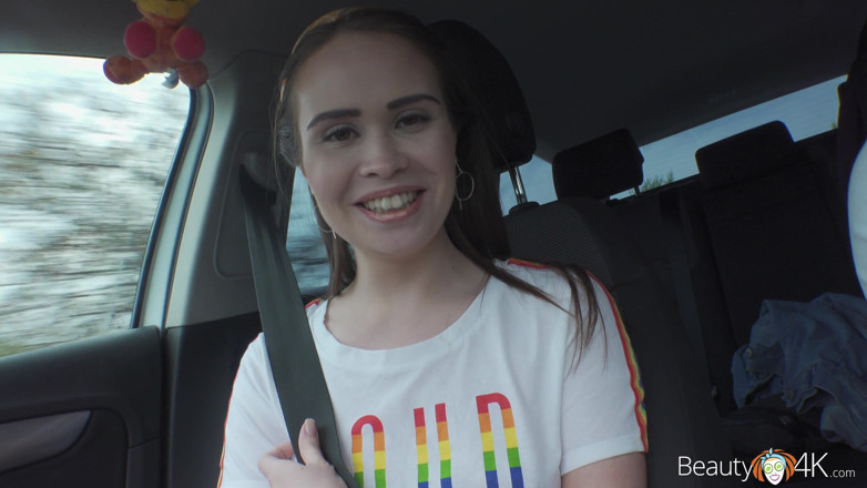 Teen Mega World: Làm tình như vé của Hitchhiker