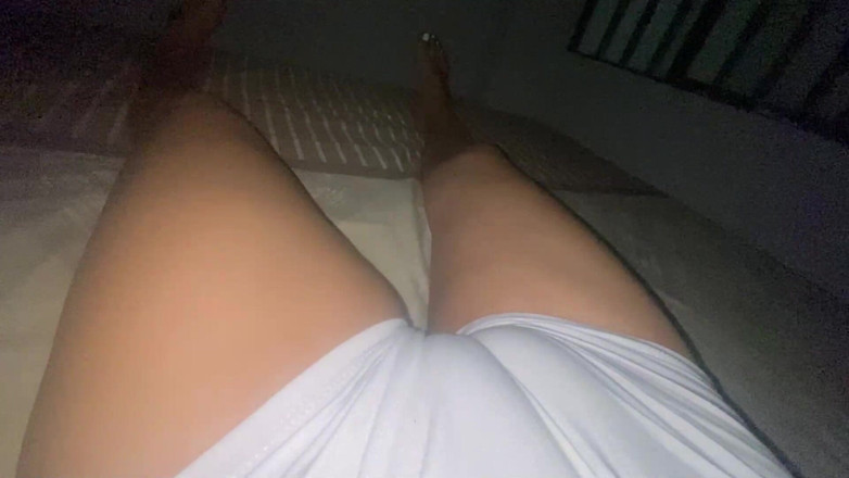 soylekiary: Aku suka banget fingering memekku pagi-pagi sebelum berangkat kuliah