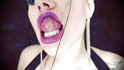 Goddess Misha Goldy: Temná bohyně cítí nenasytný hlad!