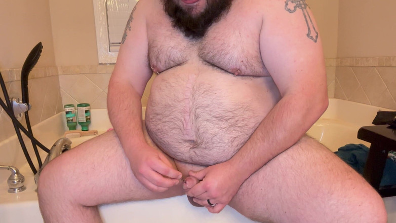 Chubby Freak: Piercad knubbig kille låter med 3mm - 4mm och 5mm - 6mm Hegar