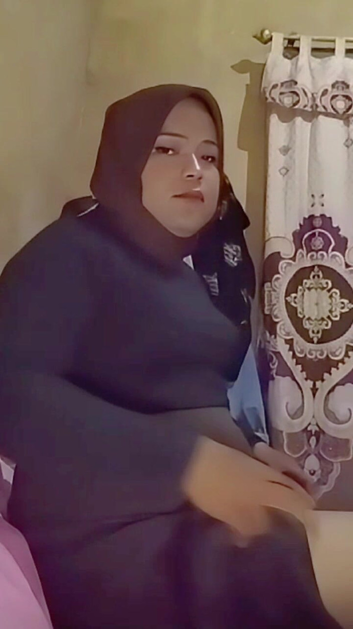 Ivvy Crossdresser: Ivvy 在她的卧室里非常热情