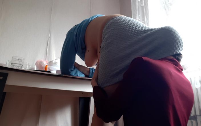 Lesbian-candys: Dlouho lízám zadek šéfky milfky kvůli povýšení