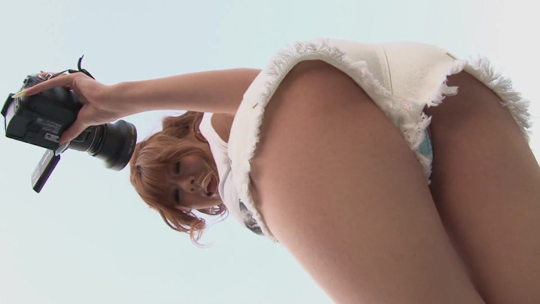 Asian Public Sluts: Hot Japanese girl showing off outdoors