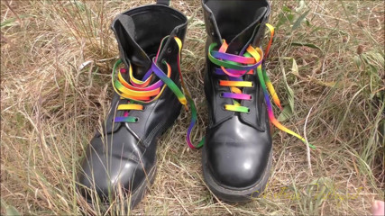 Mxtress Valleycat: Close up boot cleaning