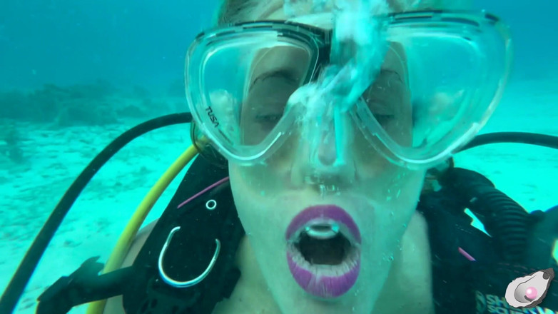 Mistress Pink Pearl: 보네르에서 가장 발정난 문어를 만나는 슈퍼걸