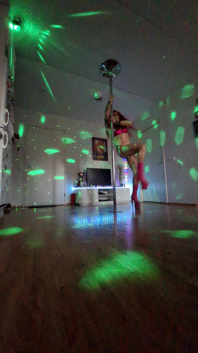 Skrilla Show (Leela Wong)