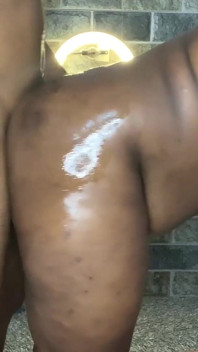 Foda na cadeira com negra rabuda negra da 4.mp4 vermelha de Uganda