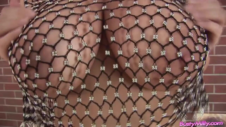 Busty Cafe: Milly Moris sexy em malha