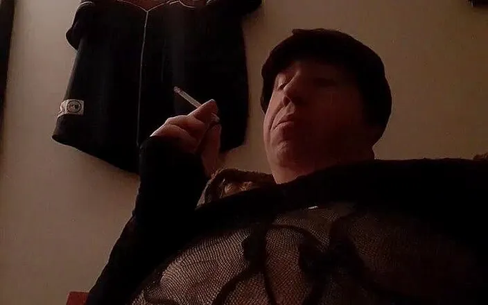 Kendras Smoking Sissy Videos: Me smoking a sexy VS 120