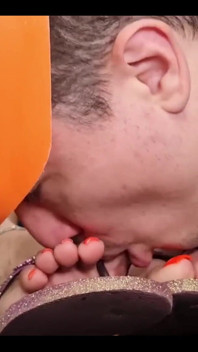 Truque ou trata ep 1 Pé Sniff Kiffa flip flops e foi pego