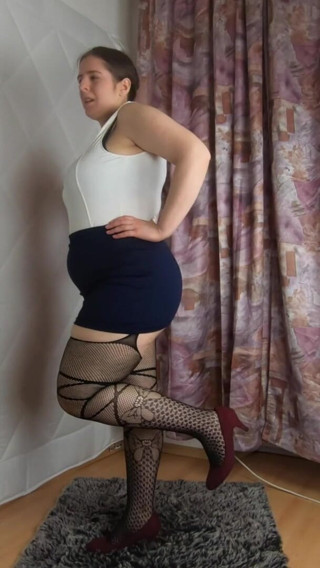 Lingerie Review: Mini etekli topuklu ayakkabılar ve file çoraplar sansürsüz