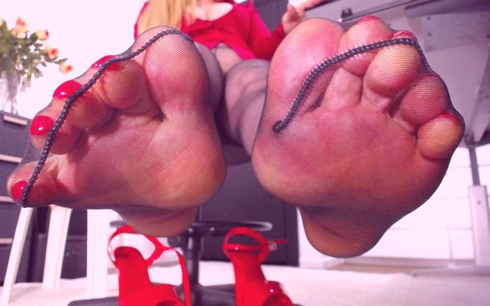 Nylon fetish 4u: 988. नायलॉन पैर वाली कामुक लंड हिलाने के निर्देश - पेंटीहोज पैरों वाली लंड हिलाने के निर्देश - काली पेंटीहोज में मेरे नायलॉन पैरों के लिए लंड हिलाओ, लाल पैर की टांड नाखून, वर्चस्व