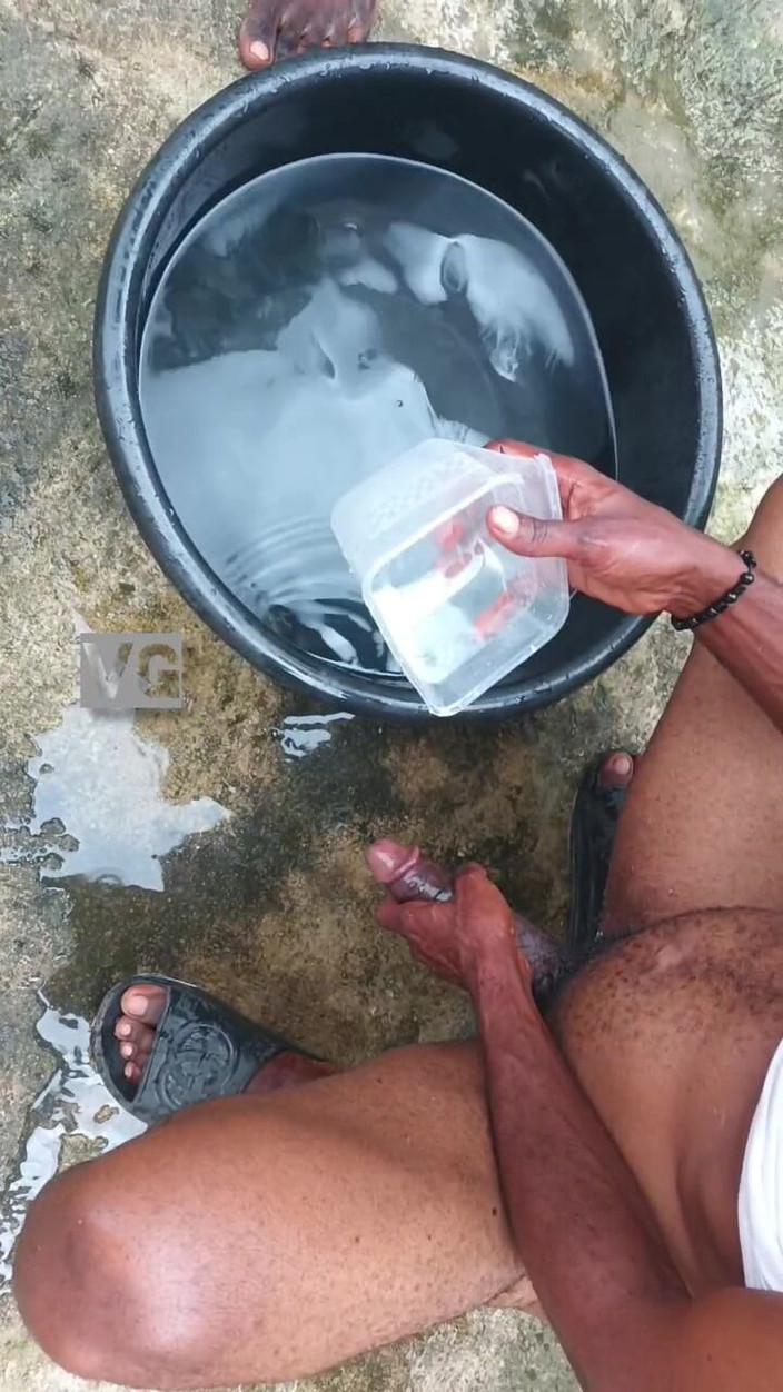 Creamyverseguy2: उसने मुझे अपनी चूत से अपना लंड साफ करने के लिए कहा।