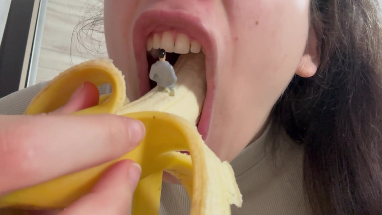 AmayaMori: Ibu tiri gergasi makan pisang tetapi nampak