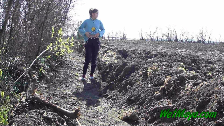 Wet Maya: Peeing in nature