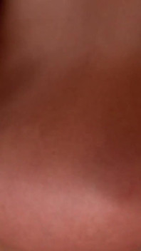 Grosse chatte MILF cognée fort dans le sauna