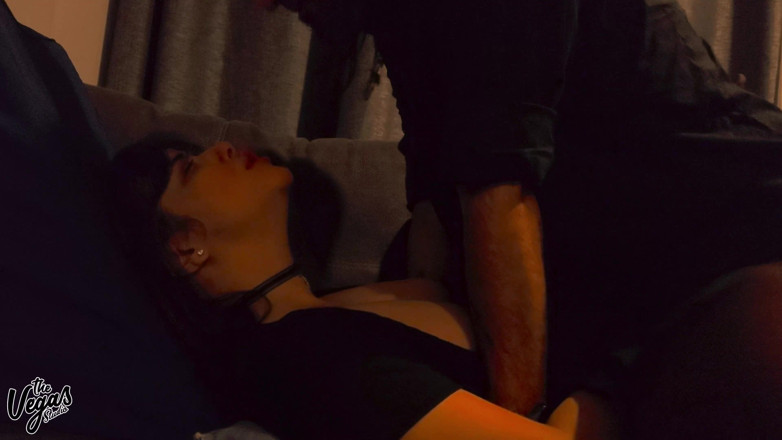 Selena Vega: Post-burlesque Passion fick: verkleiden, necken, schlampiger blowjob, grober doggystyle, Kissen...