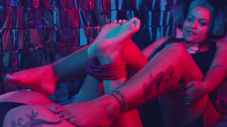 Evol Feet: Balz, Lesbisches Kitzeln Und Orgasmus