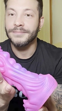 Provando Dildo Pink Monster