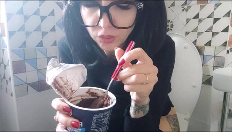 savannahamatoriale: Ik hou van mijn chocolade als ik in de badkamer...