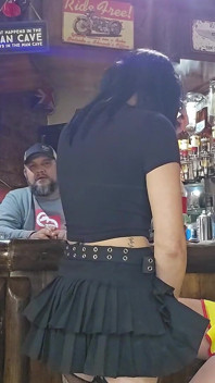 Chicas follando con un consolador sin cinturón mientras miramos
