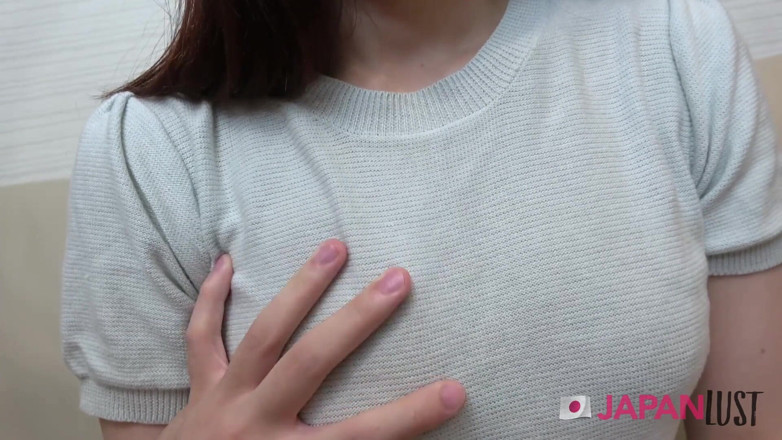 Japan Lust Gold: Очаровательная японка с большими сиськами обожает скакать на члене и кримпай
