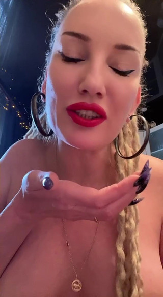 BadAssBitch: Compito di cbt CEI in topless