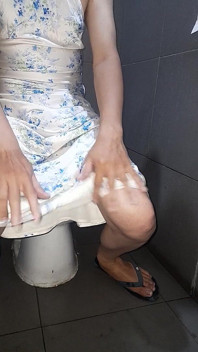 Crossdressing cum bär satin halter halsklänning