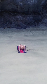 Smyslná bohyně nudistické pláže zachycená dronem - ultimátní vychytávka