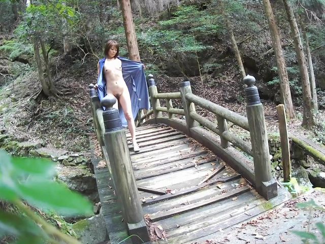 Japanese MILF Outdoor (Mayumi Kanzaki)