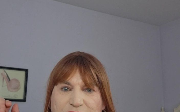 Victoria Lecherri: 내 새로운 장난감을 시험해보는 사람이 필요해?