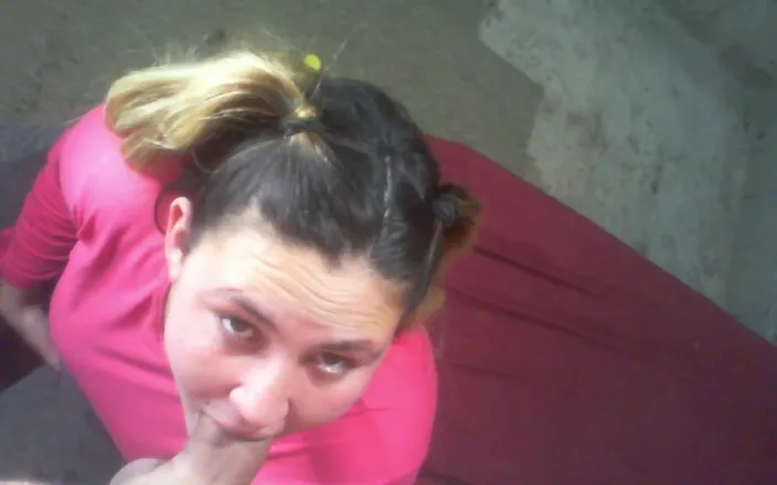 Naomi Simon: Blowjob on Knees