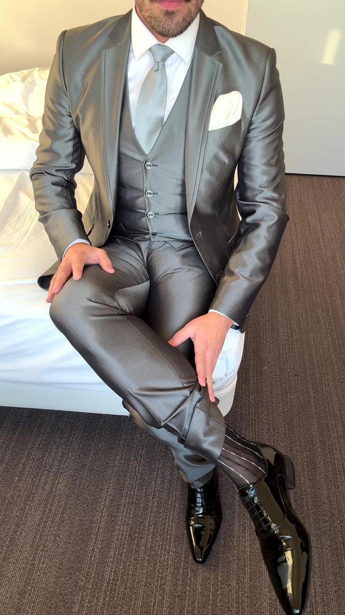 Master Shiny Shoes: Ženich si honí v hotelovém pokoji