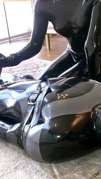 Bondage avec les yeux - Alex Latex