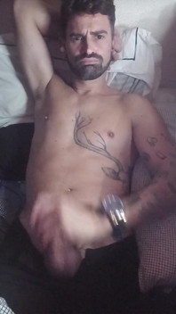 Masturbace v posteli